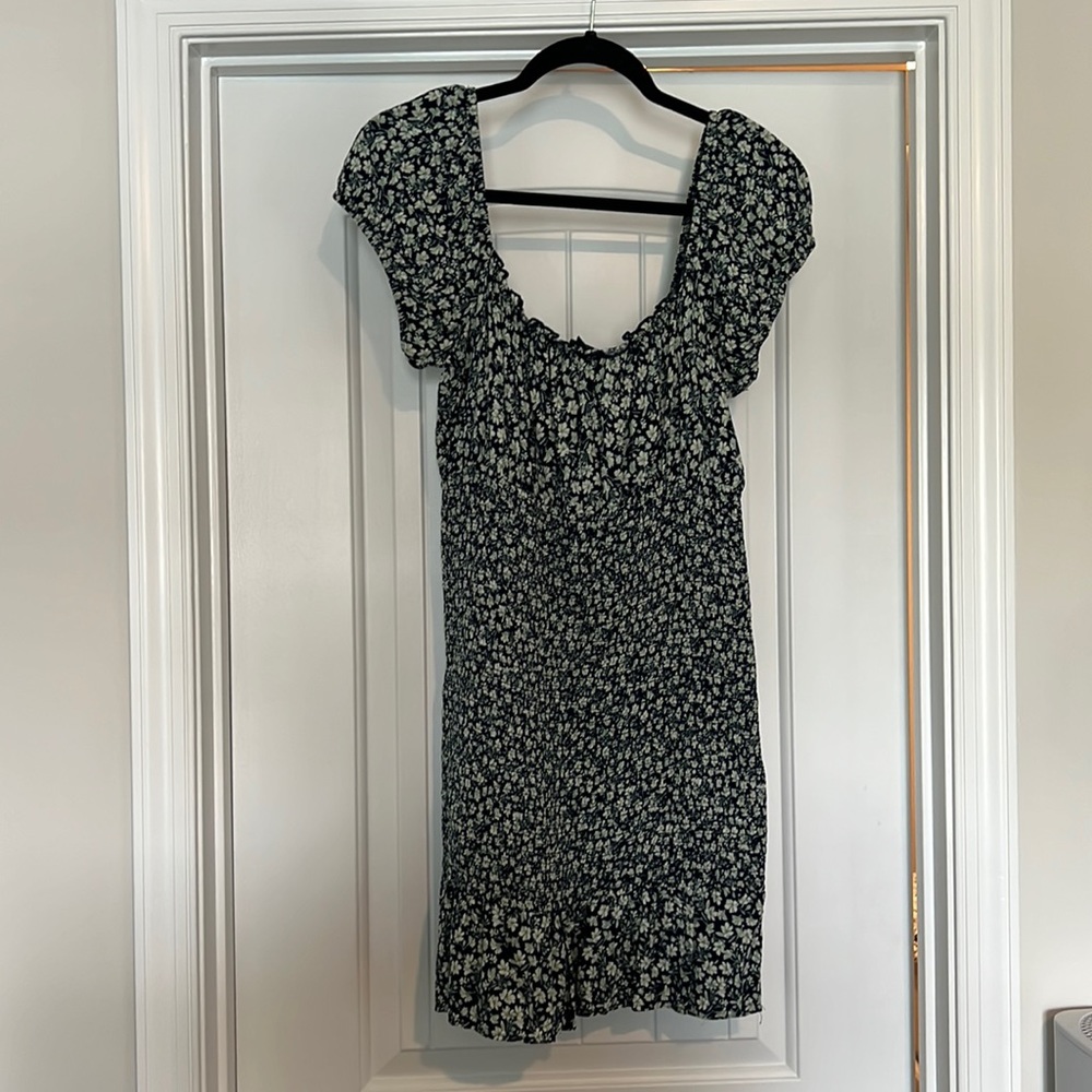 Floral Print Short Sleeve Scoop Neck Smocked Body Mini Dress